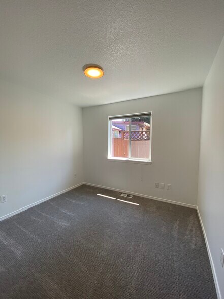 third bedrrom - 5023 Northeast 11th Avenue