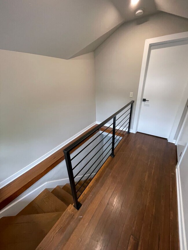 Building Photo - Newly Remodeled 2 Bed 1.5 Bath Home will L...