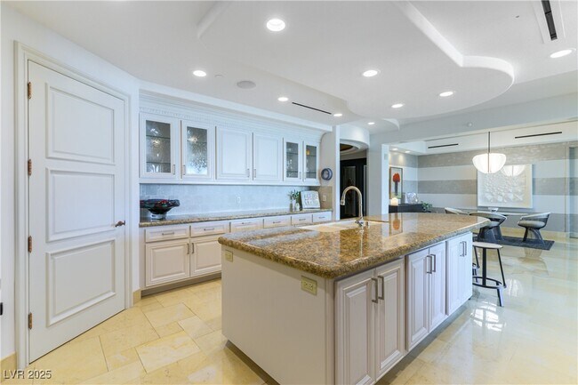 Building Photo - 9101 Alta Dr
