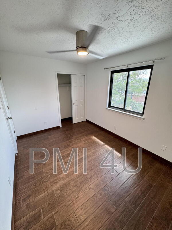 Building Photo - 10412 La Paz Dr
