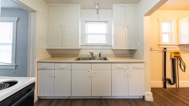 Building Photo - 725 N 10th Ave