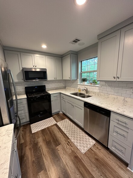 Building Photo - 2953 Lexington Trace Dr SE