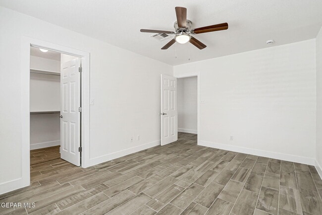 Building Photo - 7235 Royal Arms Dr