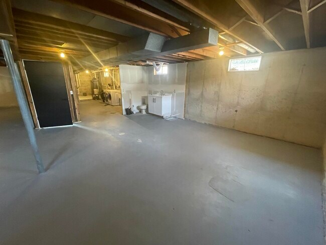 Building Photo - 2727 Florann Dr