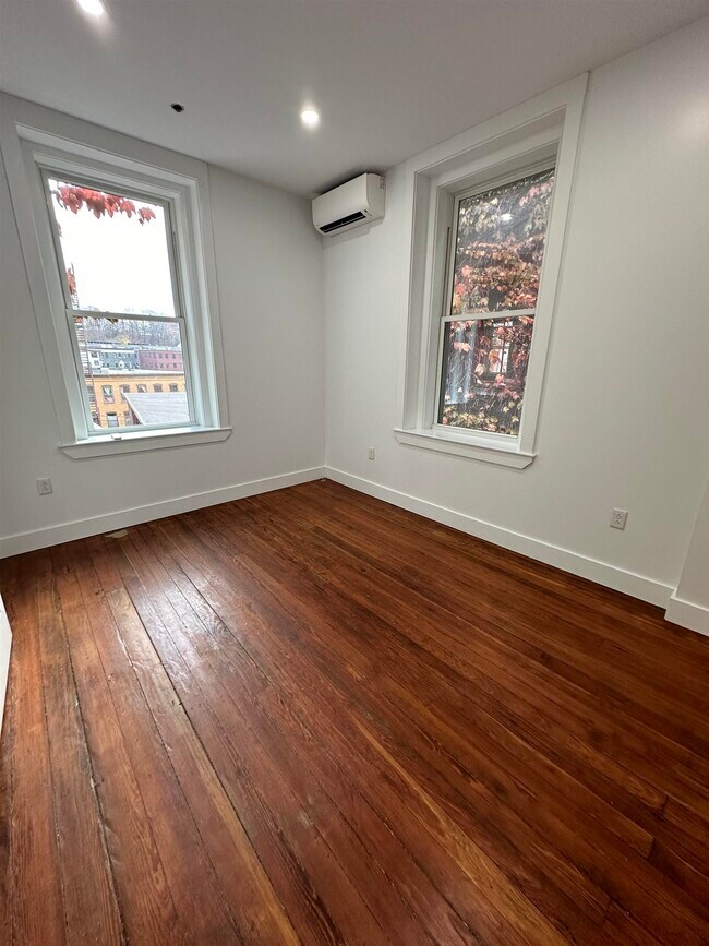 Building Photo - 4 Elliot St