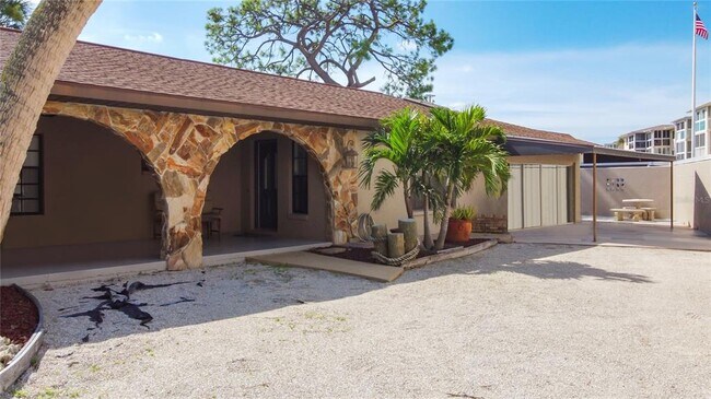 Building Photo - 813 Ormond St