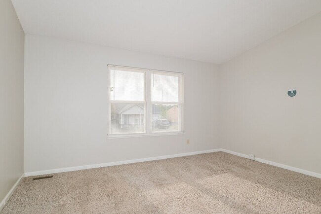 Building Photo - 2513 Weymouth Dr