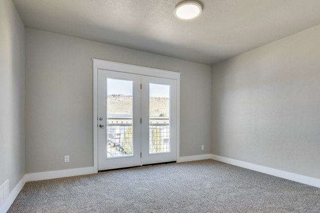 Building Photo - 2200 E Warm Springs Ave