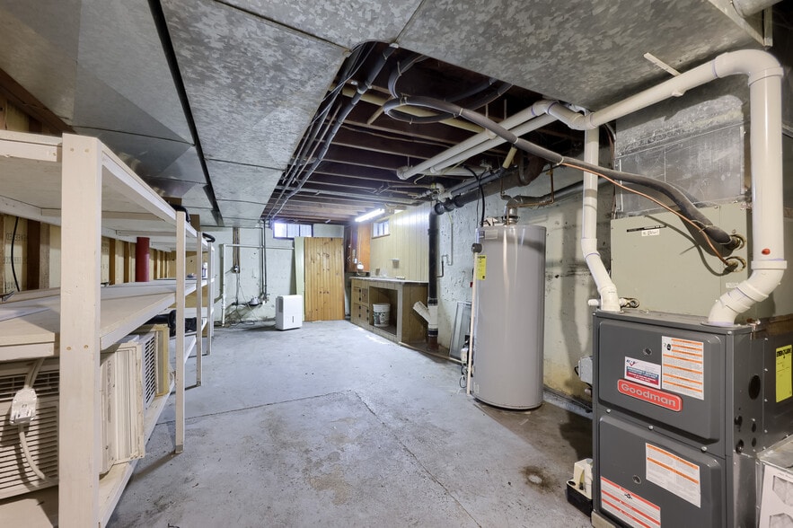 Building Photo - 123 N Spruce St