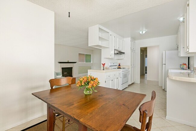 Building Photo - Bright & Spacious La Costa Condo with Community Amenities in Carlsbad