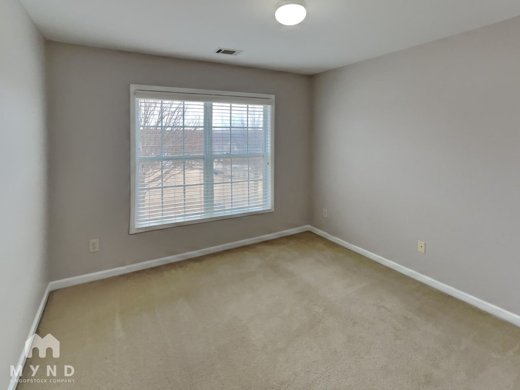 Building Photo - 6062 Park Bend Ave