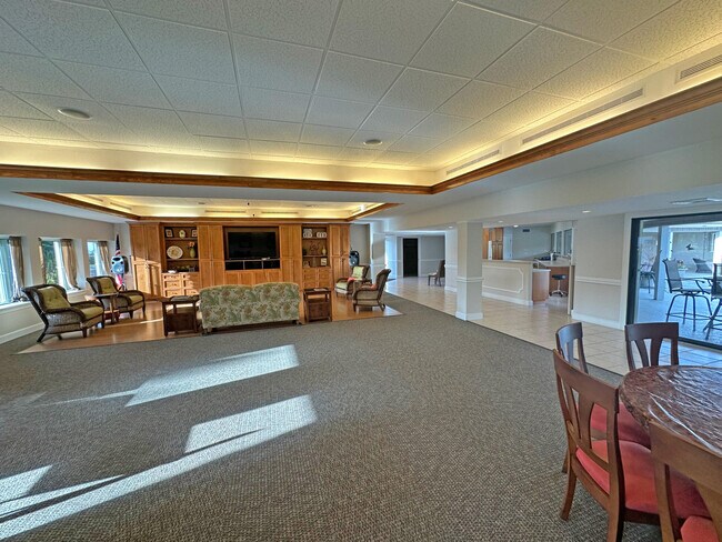 Building Photo - 1600 NE Dixie Hwy