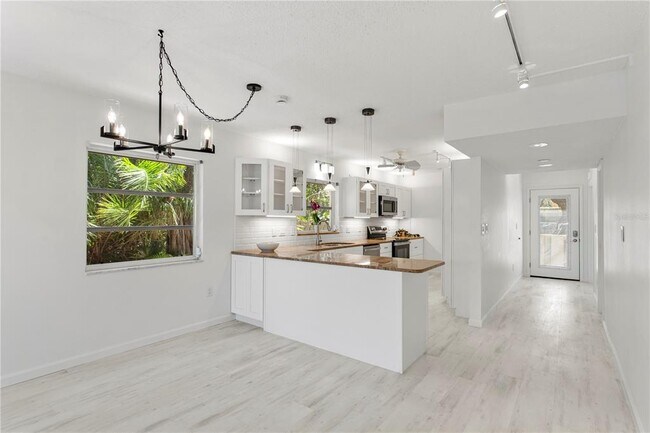 Building Photo - 6700 Gulf of Mexico Dr