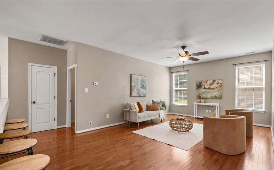 Building Photo - 7319 Vicenzo Dr