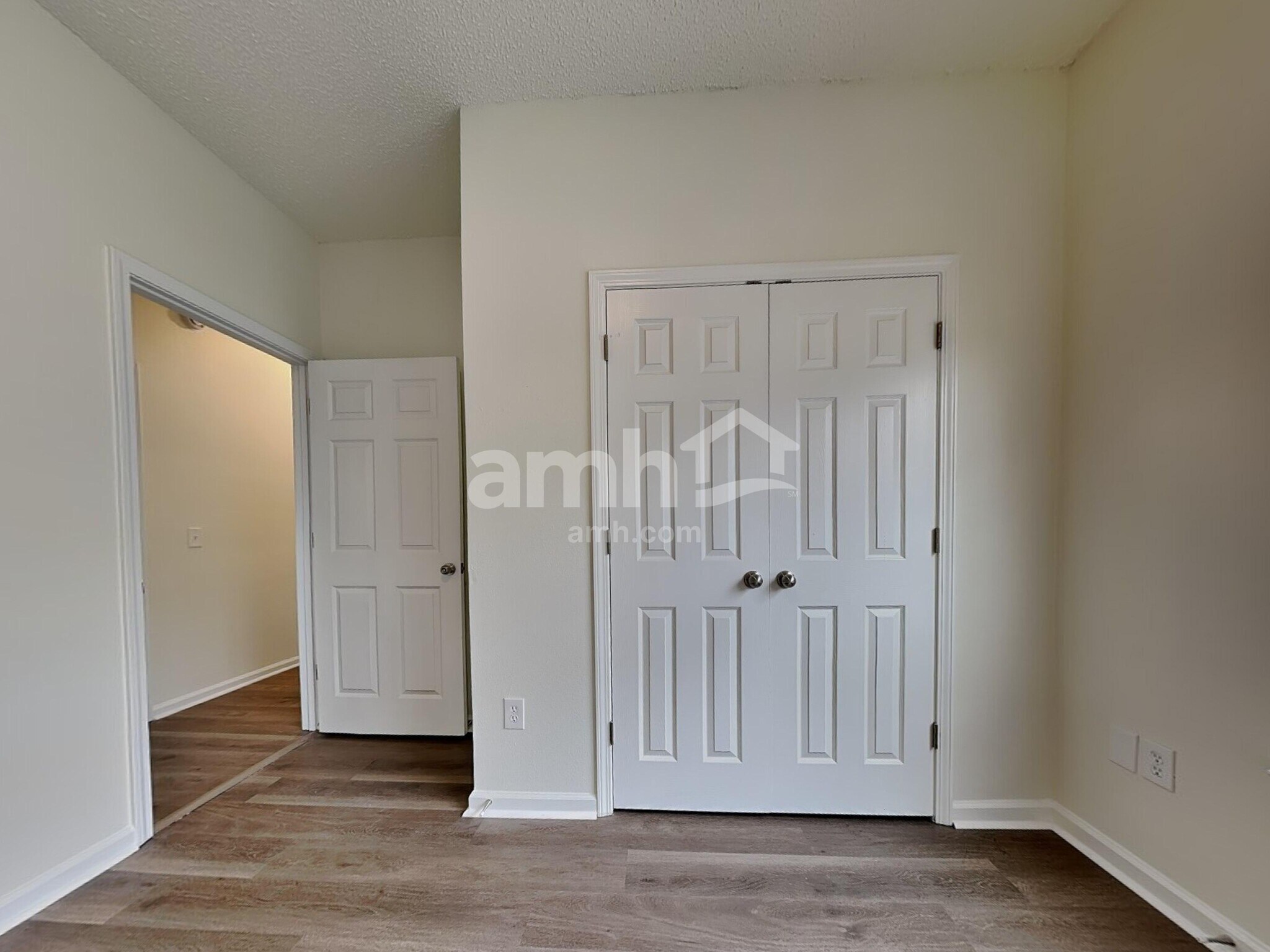 Building Photo - 523 Amsonia Cir