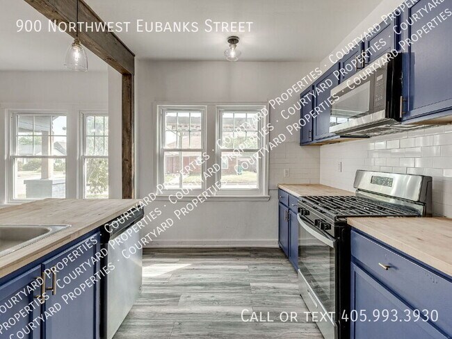 Building Photo - 900 NW Eubanks St