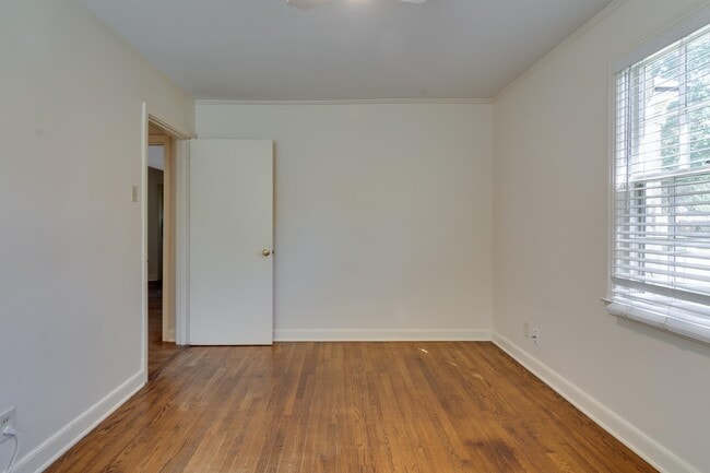 Building Photo - 695 Berry Rd