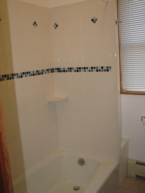 Building Photo - 384 Medford St