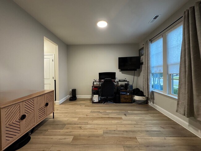Building Photo - Spacious 3 Bedroom Home in Franklinton