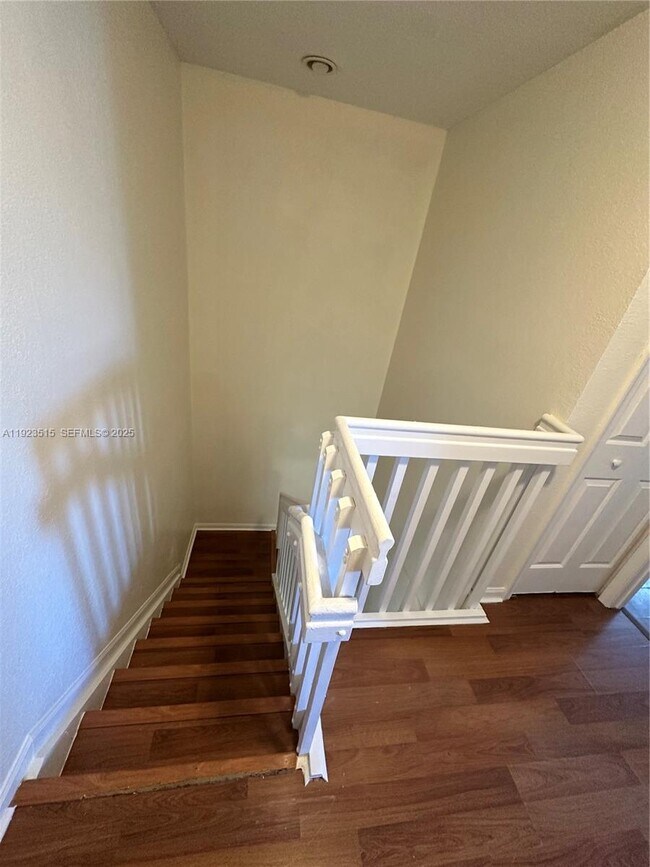 Building Photo - 2704 SE 15th Pl