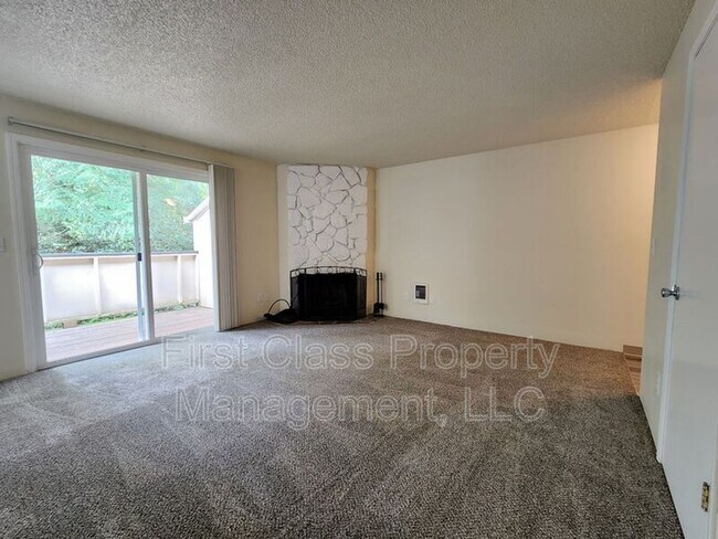 Building Photo - 3648 SW Beaverton Hillsdale Hwy