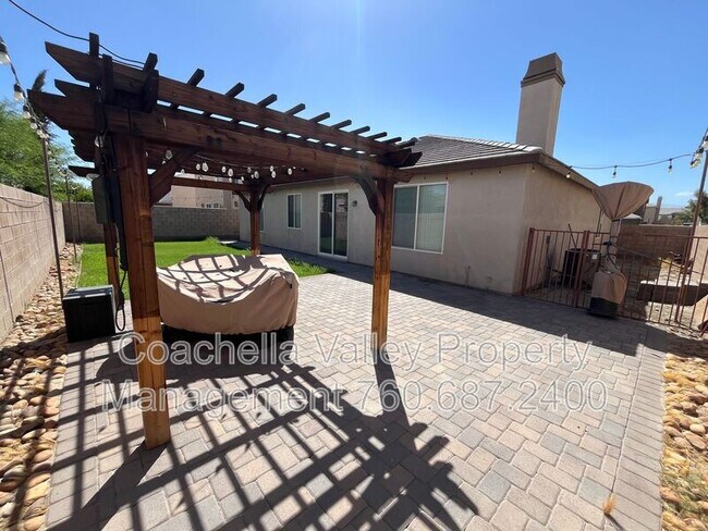 Building Photo - 49126 Pluma Roja Pl