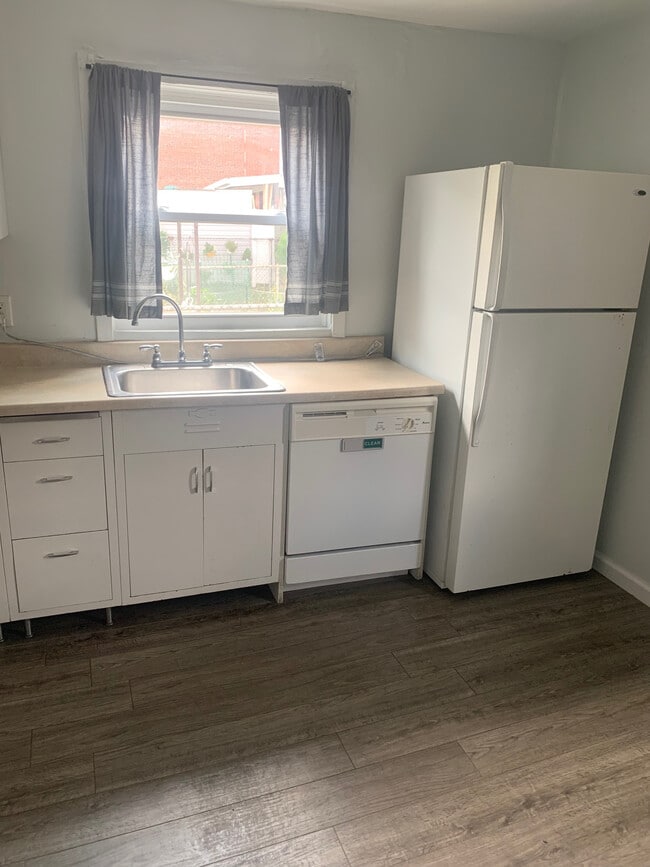 Building Photo - 129 Locarna Way