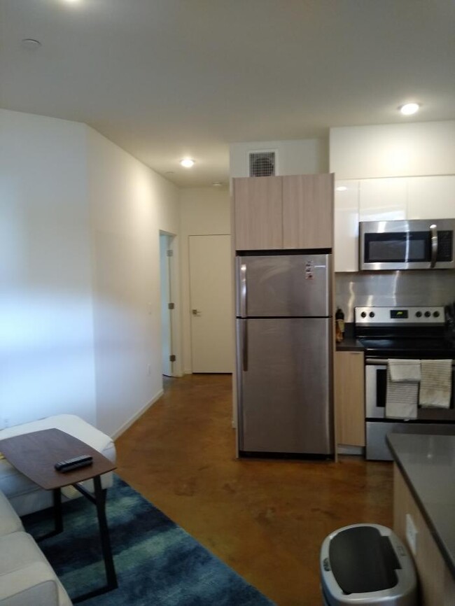 Building Photo - 1 bedroom in Los Angeles CA 90057