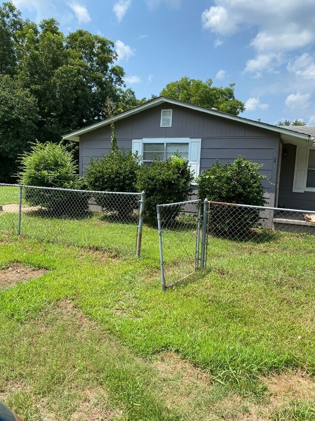 Building Photo - Contact Tonya Choate 501-388-8794