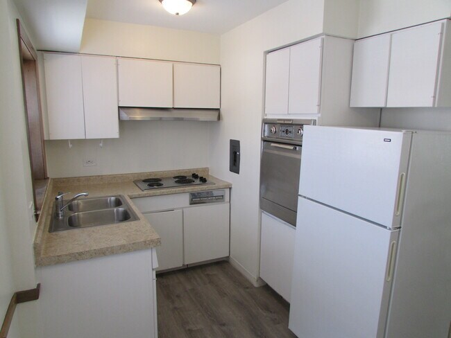 Kitchen 11X5 - 430 Callan Ave