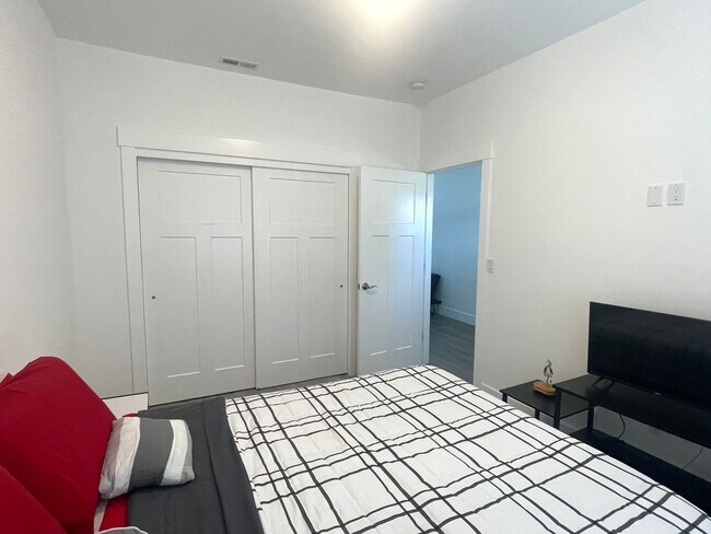 Building Photo - Gorgeous New Construction Townhome