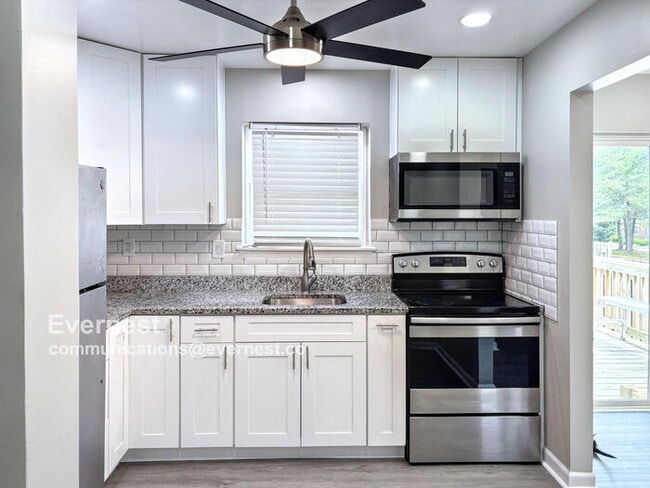 Building Photo - 875 St Michaels Dr