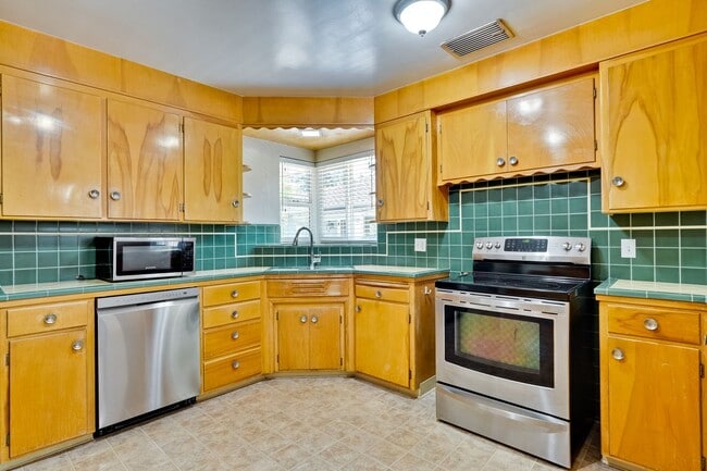 Building Photo - Midcentury Willow Glen Charmer ~ Close to ...