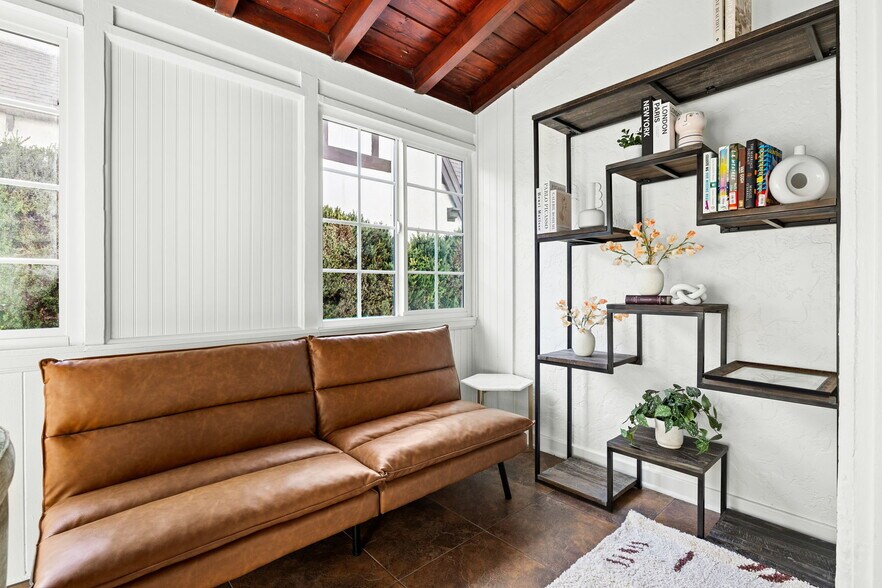 Building Photo - 3758 Gaviota Ave