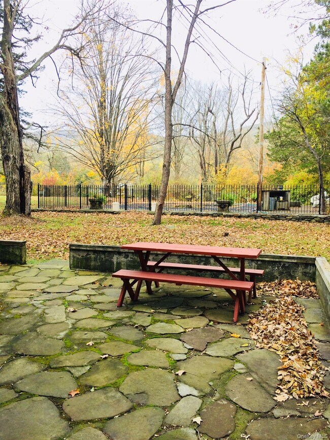 Building Photo - 186 Taylor Rd