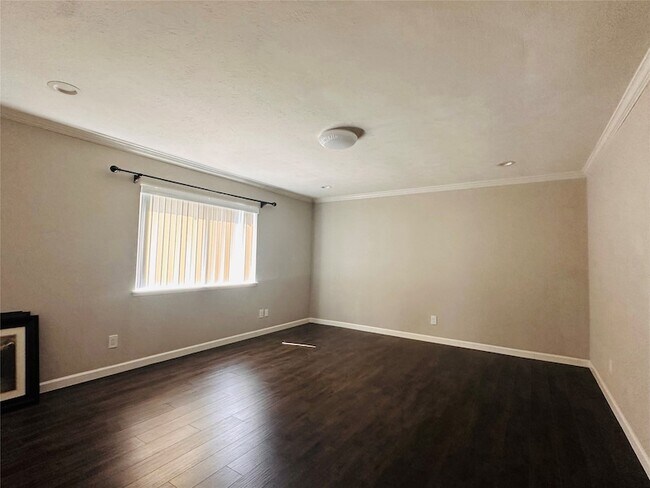 Building Photo - 1533 W Spring Creek Pkwy