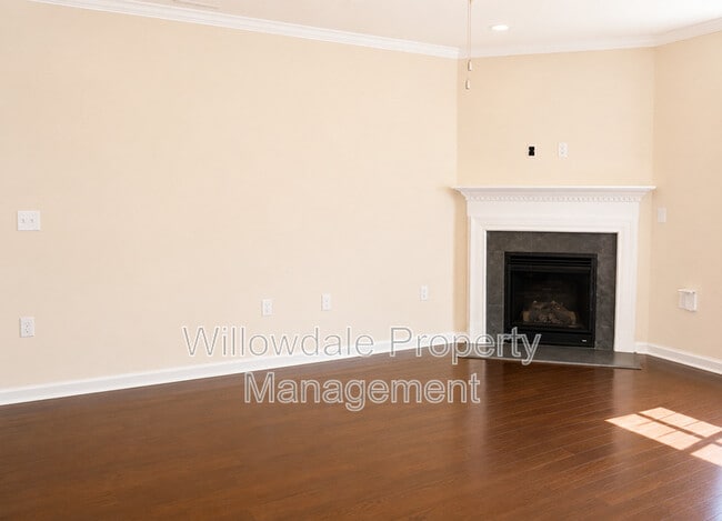 Building Photo - 2132 Chipley Dr