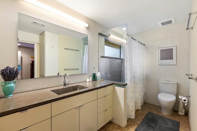 Building Photo - 805 Cumberland Rd