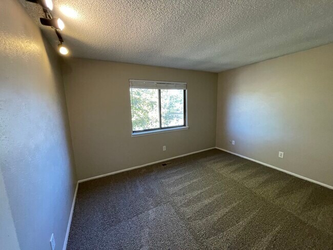 Building Photo - 14794 E Florida Ave