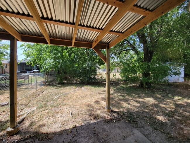 Building Photo - College Station - 2 bedroom / 1 bath Duple...
