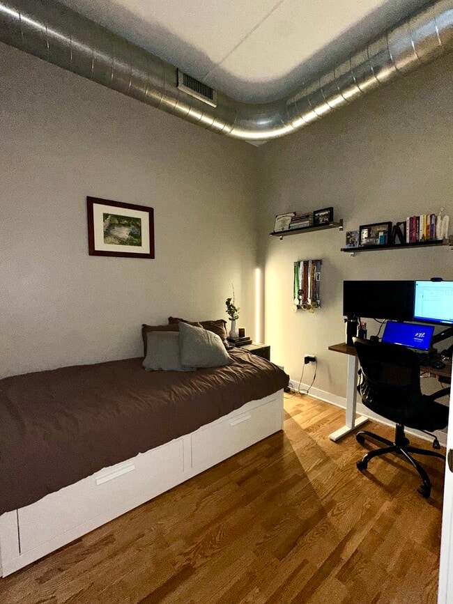 Building Photo - 660 W Wayman St