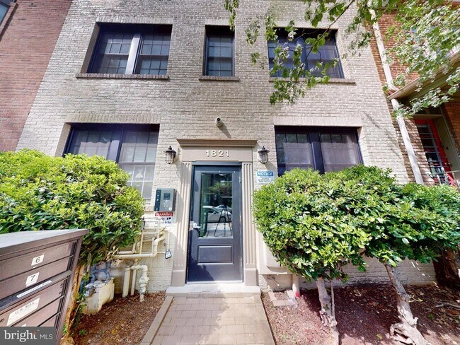 Building Photo - 1821 T St NW
