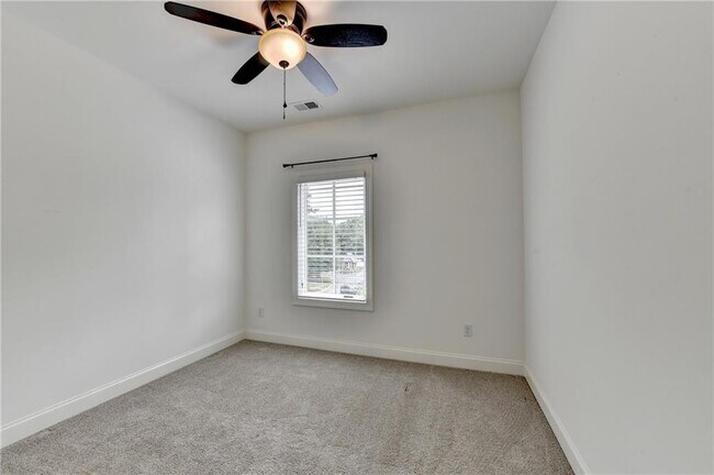 Building Photo - 6892 Roswell Rd NE