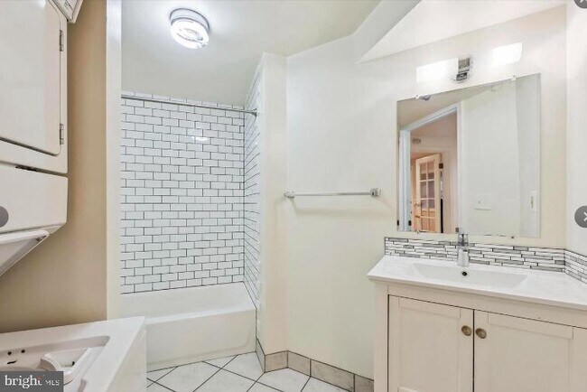 Building Photo - 2303 17th St NW