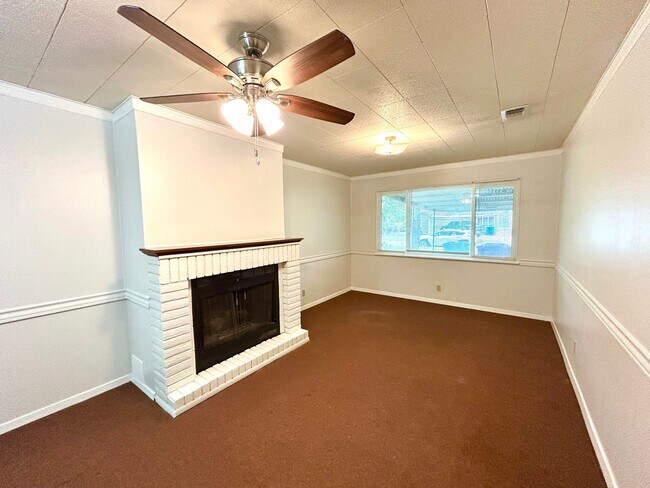 Building Photo - *MOVE IN SPECIAL* Stylishly Renovated Home with Fenced Backyard & Two Living Areas!