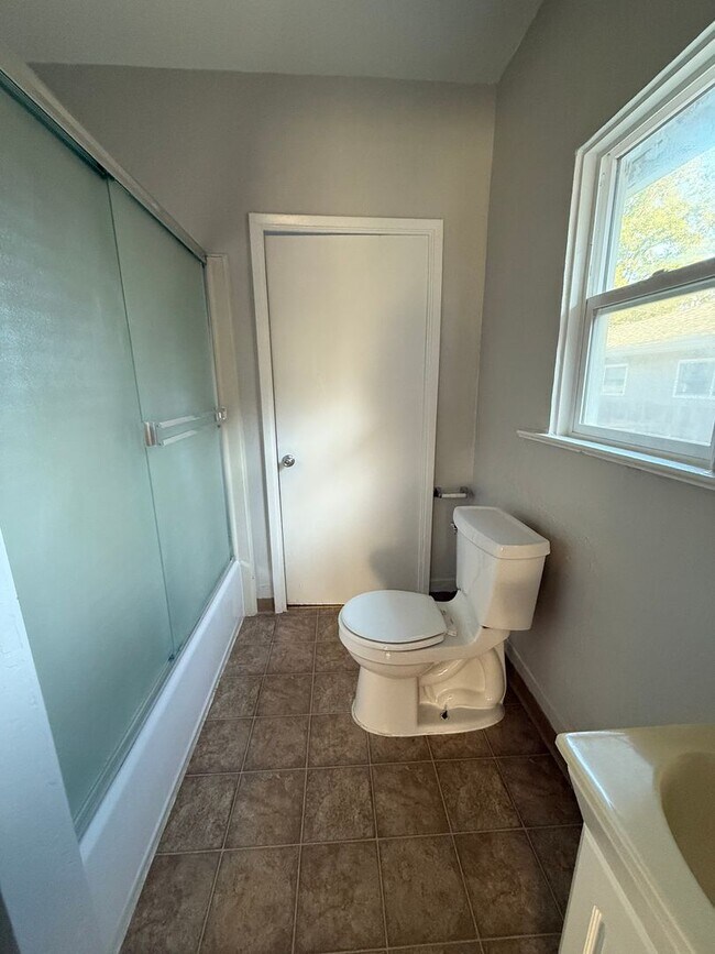 Building Photo - 61-0002