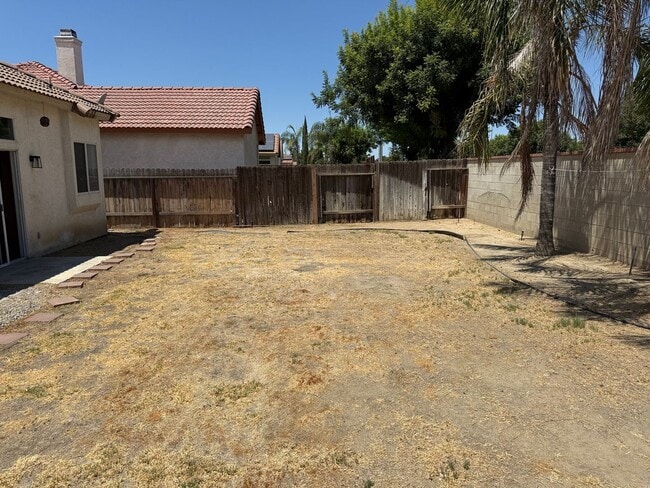 Building Photo - Cozy 3-Bedroom Home in Southwest Bakersfield