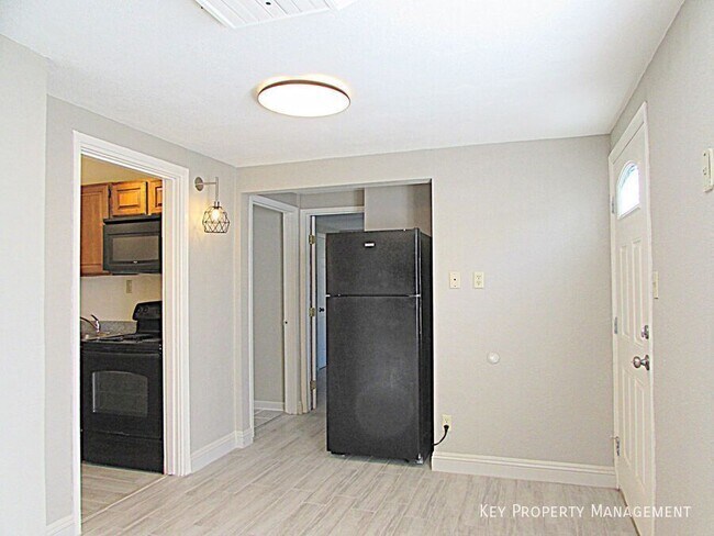 Building Photo - 405 S 15th St