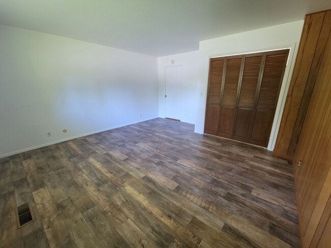 Building Photo - Spacious 3/2 Home Located in the Stanmar c...