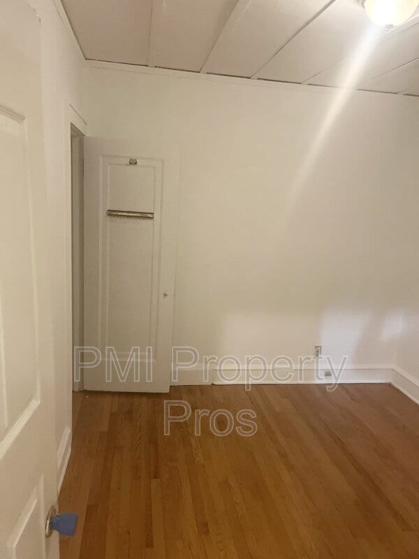 Building Photo - 4635 W Fond du Lac Ave